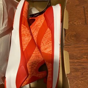 Fierce evoKnit poppy red puma white size 9 womens